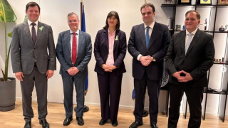 Συνάντηση Πιερρακάκη - Κοβέσι: Συνεργασία για την καταπολέμηση τελωνειακής και φορολογικής απάτης