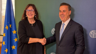 Συνάντηση Παπασταύρου με την Ευρωπαία Επίτροπο για τη Μεσόγειο: Καθοριστικός ο ρόλος της Ελλάδας