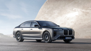 H πολυτελής σειρά 7 της BMW εξελίχθηκε στοχευμένα και χωρίς υπερβολές