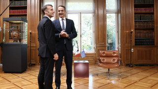 Live οι υπογραφές για τη νέα αμυντική συνεργασία Ελλάδας - Γαλλίας παρουσία Μητσοτάκη και Μακρόν