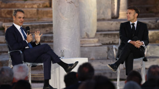 Συμβολική επίσκεψη Μητσοτάκη και Μακρόν στη φρεγάτα «Κίμων» - Η ατζέντα στο Μαξίμου και οι συμφωνίες