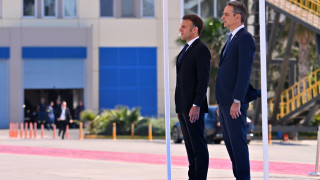 Live η κοινή επίσκεψη Μητσοτάκη και Μακρόν στη φρεγάτα «Κίμων»