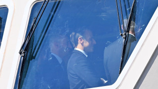 Μητσοτάκης και Μακρόν στη φρεγάτα «Κίμων»: Η επιθεώρηση, η θερμή υποδοχή και οι εντυπωσιακές υπερπτή