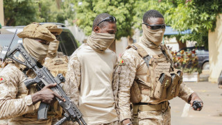 Νεκρός ο υπουργός Άμυνας του Μάλι σε κύμα επιθέσεων από την Αλ Κάιντα σε όλη τη χώρα