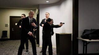 Πώς ο μυστικός πράκτορας που χτυπήθηκε από τις σφαίρες του Κόουλ Άλεν σώθηκε χάρη στο κινητό του