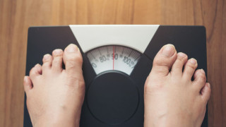 Ποιες είναι οι πιο επικίνδυνες ηλικίες για να πάρει κανείς βάρος, σύμφωνα με νέα μελέτη