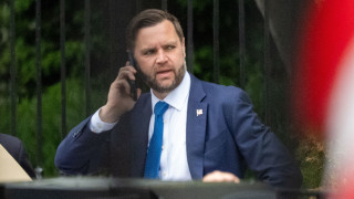 Ανησυχία Τζέι Ντι Βανς για την εξάντληση των αποθεμάτων πυραύλων στον πόλεμο με το Ιράν