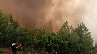 Φωτιά στην ορεινή Νάξο - Επί ποδός ισχυρές δυνάμεις της Πυροσβεστικής