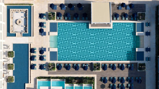 Hotel news: Τρία εντυπωσιακά νέα resorts ανοίγουν τις πόρτες τους σε Ρόδο, Κρήτη και Πάρο  