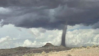 Mεγάλος ανεμοστρόβιλος ανατολικά της Λευκωσίας - Ορατός από διάφορες περιοχές της πόλης