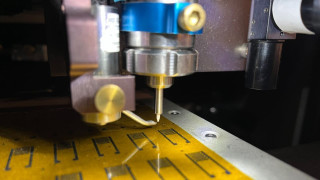 Τεχνητούς νευρώνες που «επικοινωνούν» με πραγματικά εγκεφαλικά κύτταρα δημιούργησαν επιστήμονες