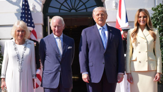 Η ιστορική καρφίτσα της Ελισάβετ Β΄ που έκλεψε τις εντυπώσεις στην επίσκεψη του Καρόλου στις ΗΠΑ