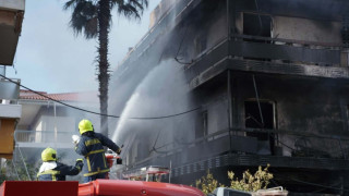 Τιτάνια μάχη για την κατάσβεση της φωτιάς στο Ίλιον: Στάχτη έγιναν επιχειρηση και διαμερίσματα
