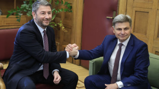 Και επίσημα ο ευρωβουλευτής Ν. Φαραντούρης στο ΠΑΣΟΚ - Η συνάντηση με τον Ν. Ανδρουλάκη