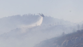 Φωτιά στην Πάρνηθα κοντά στο καζίνο: Πάνω από 90 πυροσβέστες - Κλειστός ο δρόμος από το τελεφερίκ