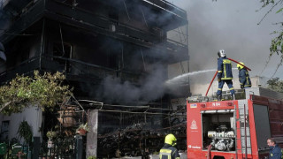 Ίλιον: Εικόνες καταστροφής από την μεγάλη φωτιά σε επιχείρηση ανταλλακτικών - Τι λένε οι περίοικοι