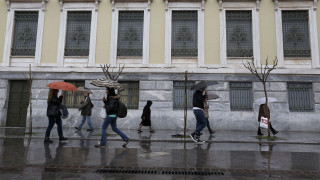 Καιρός: Νέα πτώση της θερμοκρασίας - Συνεχίζονται οι θυελλώδεις άνεμοι και οι βροχές