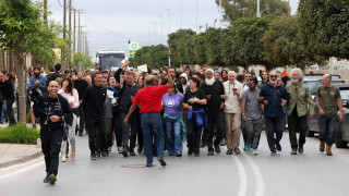 Συγκέντρωση στο αεροδρόμιο του Ηρακλείου για τους ακτιβιστές του Στολίσκου της Γάζας