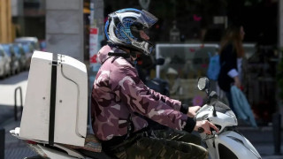 Σε Κηφισιά, Διόνυσο, Πολιτεία οι επιθέσεις του ντελιβερά: Πετροβολούσε γυναίκες και εξαφανιζόταν