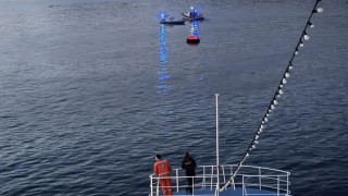Άνδρος: Βίντεο από την επιχείρηση διάσωσης των 9 ναυτικών του φορτηγού πλοίου που βυθίστηκε