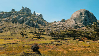 Ζιμπάμπουε: Επιστρέφει 67 αγκροκτήματα σε Ευρωπαίους ιδιοκτήτες για να ελαφρύνει το χρέος της