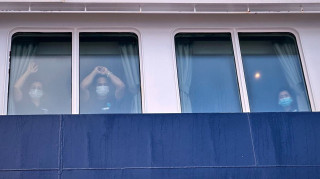 Χανταϊός: Σε καραντίνα για μέχρι 6 εβδομάδες οι επιβάτες του πλοίου - Αποβιβάστηκαν οι Ισπανοί