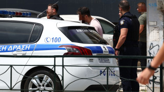 Καλλιθέα: Αντιμέτωπος με δύο κακουργήματα ο 58χρονος που εισέβαλε σε μπαρ τραυματίζονας μια γυναίκα