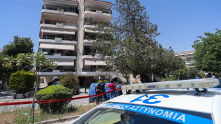 «Ανέβηκαν στην ταράτσα και προγραμματισμένα πήδηξαν» - Η περιγραφή αυτόπτη μάρτυρα στο CNN Greece