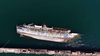 Το αθέατο ναυάγιο στον κόλπο της Ελευσίνας από ψηλά - Εντυπωσιακά πλάνα drone