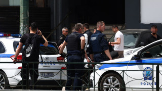 Προφυλακιστεος ο 58χρονος που πυροβολησε με ουζι σε μπαρ της Καλλιθεας