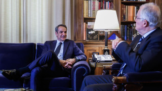 Μητσοτάκης σε Τασούλα: «Η αναδιάταξη του πολιτικού σκηνικού δεν μας αφορά - Σε ένα χρόνο οι εκλογές»