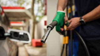 Γαλλία: Ο πρωθυπουργός Λεκορνί αποκλείει ευρείες μειώσεις φόρων στα καύσιμα