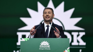 Με... νέα διεύρυνση αντιδρά το ΠΑΣΟΚ: Τα εξ αριστερών στελέχη, τα κεντρώα και τα μηνύματα