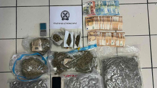 Έφοδος της ΕΛ.ΑΣ. σε 17 σπίτια στη Σαντορίνη – Δύο συλλήψεις
