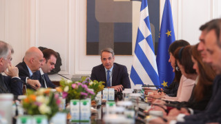 Συνεδριάζει το Υπουργικό Συμβούλιο: Ίσες αμοιβές ανδρών- γυναικών και Ταμείο Ανάκαμψης στο «τραπέζι»