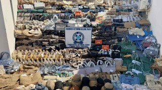 Αστυνομική επιχείρηση στη Μύκονο για παρεμπόριο - Πωλούσαν «μαϊμού» προϊόντα σε τουρίστες