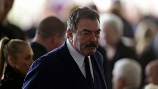 Ο Τομ Σέλεκ αναλαμβάνει ρόλο παρουσιαστή και παραγωγού σε νέα σειρά για το έγκλημα στις ΗΠΑ