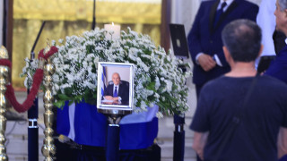 Σήμερα στη 1 η κηδεία του Νίκου Ταγαρά - Σε λαϊκό προσκύνημα η σορός του
