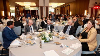 Γεωργιάδης για «ομοτράπεζους» Ανδρουλάκη, Κωνστανοπούλου: Ολιγόλεπτη η παρουσία μου στο τραπέζι