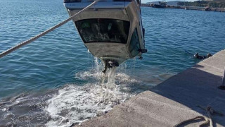 Αυτοκίνητο έπεσε στην θάλασσα στο λιμάνι του Πειραιά