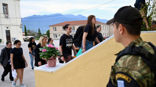 Οι πρώτες γυναίκες εθελόντριες στο στρατό - Εικόνες από την κατάταξή τους στη Λαμία