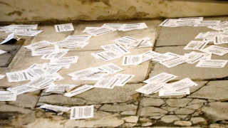 Επίθεση με τρικάκια έξω από το σπίτι του υφ. Παιδείας Νίκου Παπαϊωάννου - «Δεν με εκφοβίζουν»