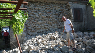 Λέκκας για Εύβοια: «Δεν θα πάμε σε μεγαλύτερα μεγέθη σεισμών» - Σε 15 σπίτια σοβαρές καταστροφές