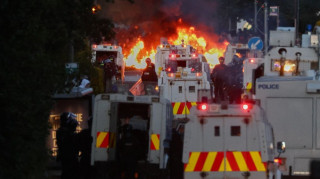 Ταραχές στο Μπέλφαστ: Έκκληση για ηρεμία από την οικογένεια του θύματος της επίθεσης