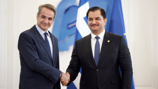 Μεταναστευτικό, οικονομία και επενδύσεις στο επίκεντρο της συνάντησης Μητσοτάκη - Χάφταρ
