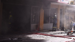 Φωτιά σε συνεργείο αυτοκινήτων στη Θεσσαλονίκη