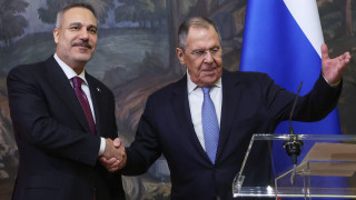 Φιντάν σε Λαβρόφ: Να διασφαλιστούν η ασφάλεια και τα συμφέροντα της Τουρκίας στη Μαύρη Θάλασσα