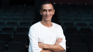 Τόλης Παπαδημητρίου: «Η σάτιρα δεν είναι χλευασμός, είναι ένας τρόπος να πεις την αλήθεια»