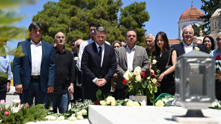 ΠΑΣΟΚ: Πολιτικό μνημόσυνο στο Α΄ Νεκροταφείο στη μνήμη του Ανδρέα Παπανδρέου