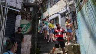 Τουρίστες εγκλωβίστηκαν σε φαβέλα στη Βραζιλία εν μέσω πυρών αστυνομικών και ναρκεμπόρων